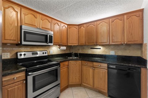 Condo in Plantation, Florida, 2 bedrooms  № 1764937 - photo 2