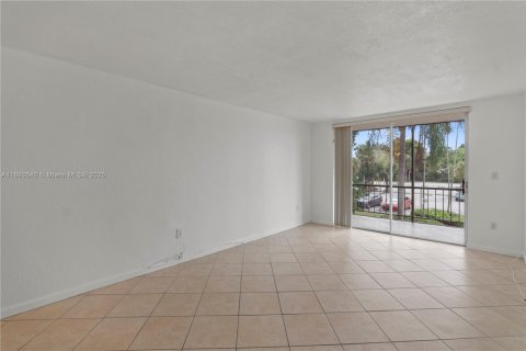 Condo in Plantation, Florida, 2 bedrooms  № 1764937 - photo 13