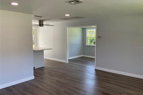 Casa en venta en Port Charlotte, Florida, 2 dormitorios, 92.16 m2 № 1912619 - foto 12