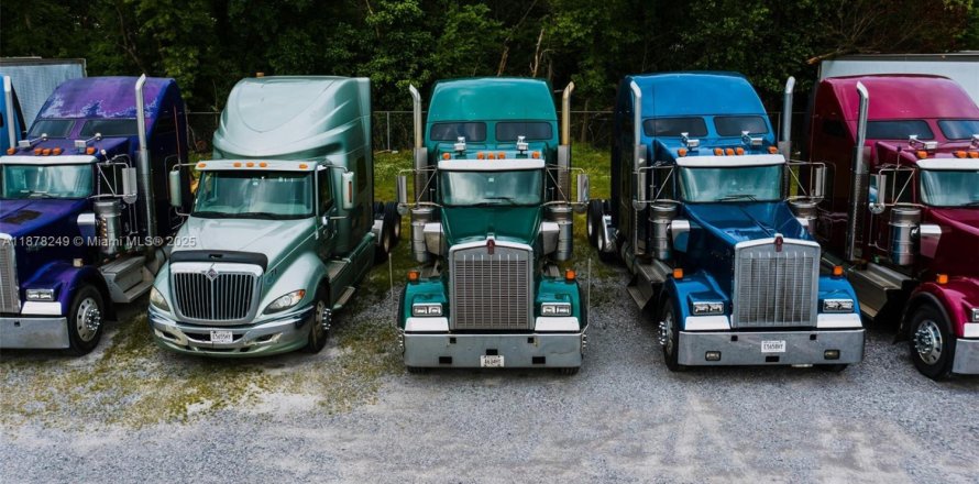 Коммерческая недвижимость в Белл-Глейд, Флорида № 1980927