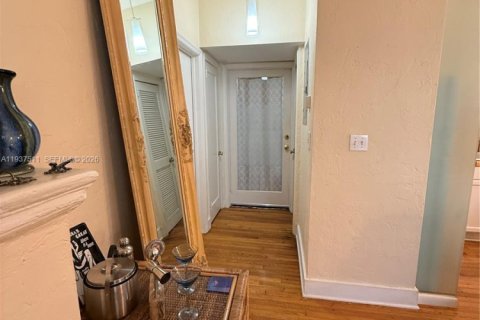 Condo in Miami Beach, Florida, 1 bedroom  № 1995501 - photo 6