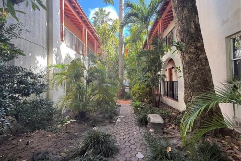 Condo in Miami Beach, Florida, 1 bedroom  № 1995501 - photo 14