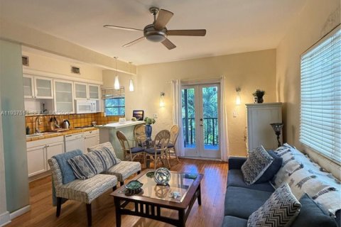 Condo in Miami Beach, Florida, 1 bedroom  № 1995501 - photo 2
