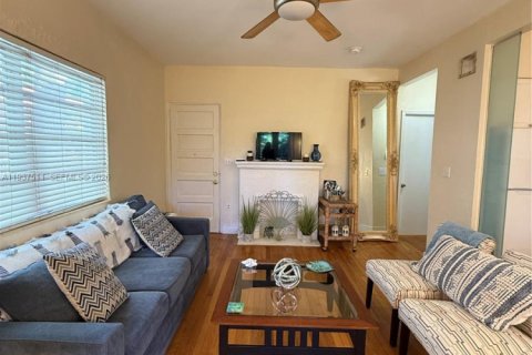 Condo in Miami Beach, Florida, 1 bedroom  № 1995501