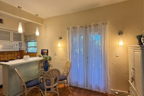 Condo in Miami Beach, Florida, 1 bedroom  № 1995501 - photo 5