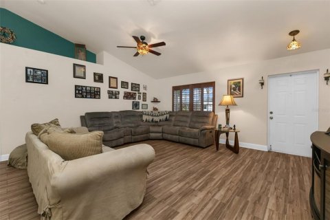 House in Cape Coral, Florida 3 bedrooms, 159.61 sq.m. № 2199763 - photo 11