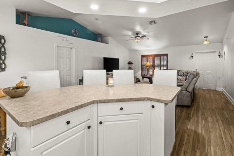 House in Cape Coral, Florida 3 bedrooms, 159.61 sq.m. № 2199763 - photo 15