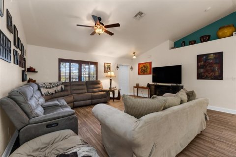House in Cape Coral, Florida 3 bedrooms, 159.61 sq.m. № 2199763 - photo 10