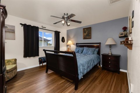 House in Cape Coral, Florida 3 bedrooms, 159.61 sq.m. № 2199763 - photo 28
