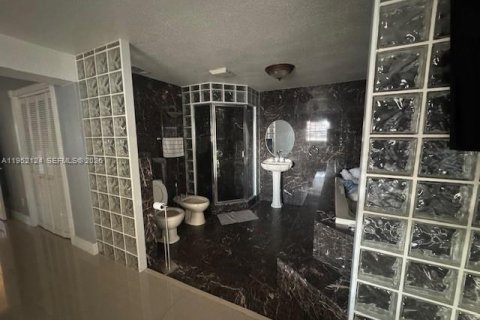 Casa en alquiler en Miami Gardens, Florida, 3 dormitorios, 178.47 m2 № 2006472 - foto 11