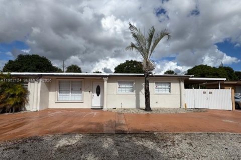 Дом в Майами-Гарденс, Флорида 3 спальни, 178.47м2 № 2006472