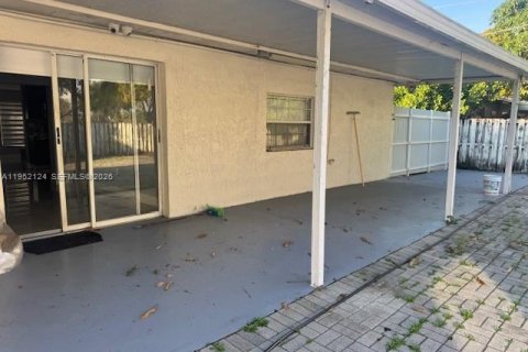 Casa en alquiler en Miami Gardens, Florida, 3 dormitorios, 178.47 m2 № 2006472 - foto 12