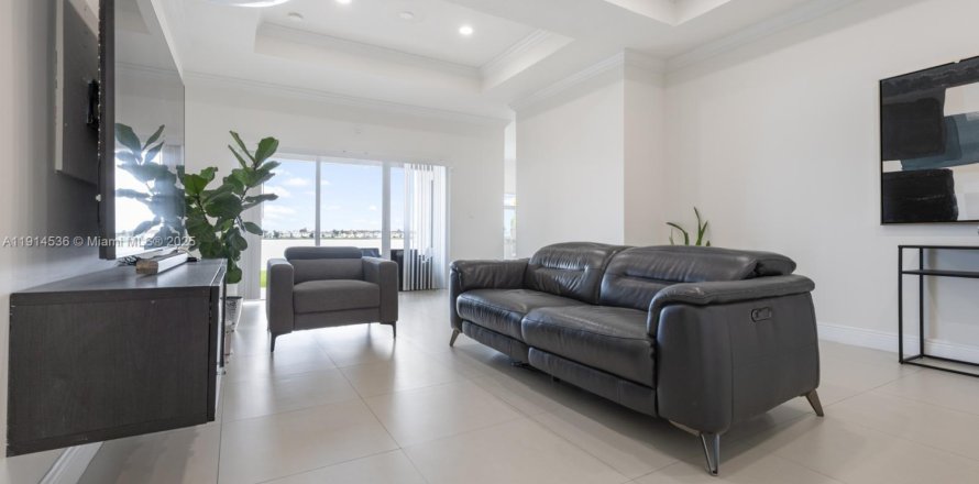 Villa ou maison à Miami, Floride 3 chambres, 132.94 m2 № 1971356