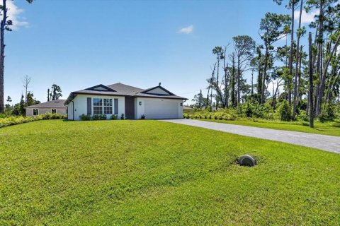 House in North Port, Florida 3 bedrooms, 144.18 sq.m. № 2155661 - photo 6