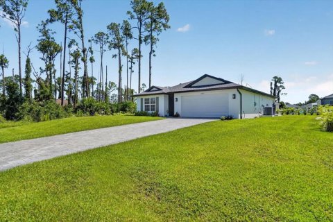 House in North Port, Florida 3 bedrooms, 144.18 sq.m. № 2155661 - photo 4