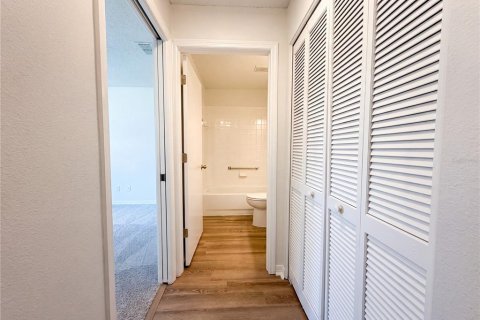 Condo in Sun City Center, Florida, 2 bedrooms  № 2235964 - photo 18