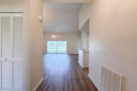 Condo in Sun City Center, Florida, 2 bedrooms  № 2235964 - photo 9