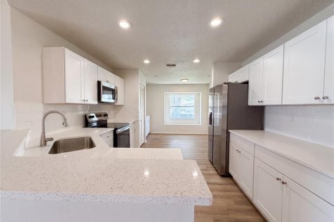 Condo in Sun City Center, Florida, 2 bedrooms  № 2235964 - photo 6
