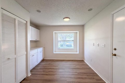 Condo in Sun City Center, Florida, 2 bedrooms  № 2235964 - photo 11