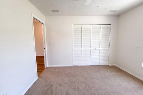 Condo in Sun City Center, Florida, 2 bedrooms  № 2235964 - photo 15
