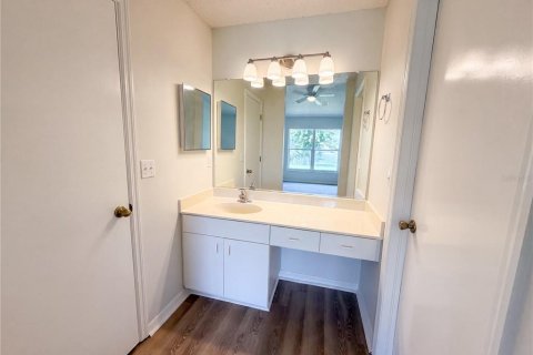 Condo in Sun City Center, Florida, 2 bedrooms  № 2235964 - photo 16