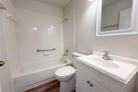 Condo in Sun City Center, Florida, 2 bedrooms  № 2235964 - photo 19