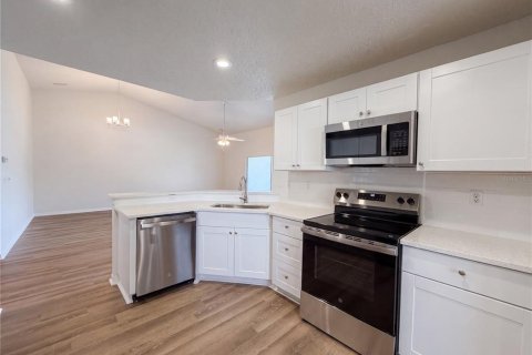 Condo in Sun City Center, Florida, 2 bedrooms  № 2235964 - photo 7