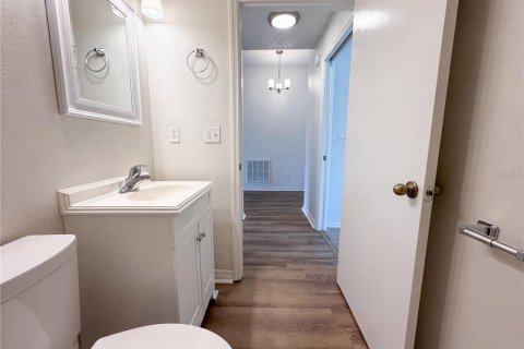 Condo in Sun City Center, Florida, 2 bedrooms  № 2235964 - photo 20