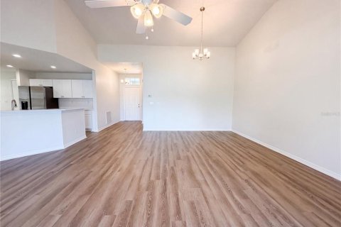 Condo in Sun City Center, Florida, 2 bedrooms  № 2235964 - photo 4