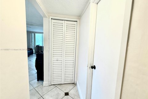 Condominio en venta en North Miami Beach, Florida, 2 dormitorios, 100.61 m2 № 1495148 - foto 16
