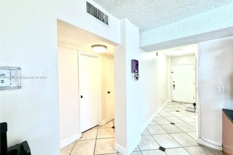Condominio en venta en North Miami Beach, Florida, 2 dormitorios, 100.61 m2 № 1495148 - foto 6