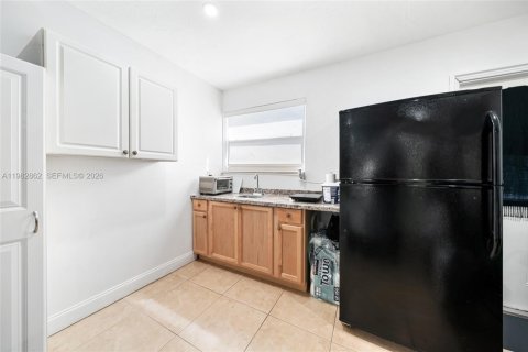 Купить виллу или дом в Пемброк-Пайнс, Флорида 4 спальни, 174.93м2, № 2049282 - фото 17