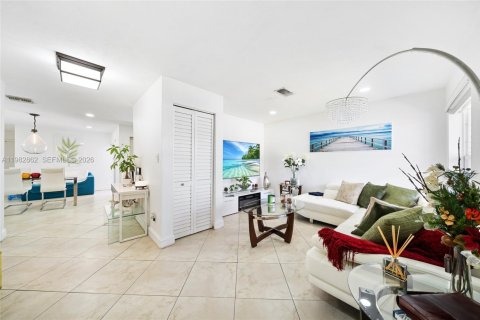 Купить виллу или дом в Пемброк-Пайнс, Флорида 4 спальни, 174.93м2, № 2049282 - фото 4