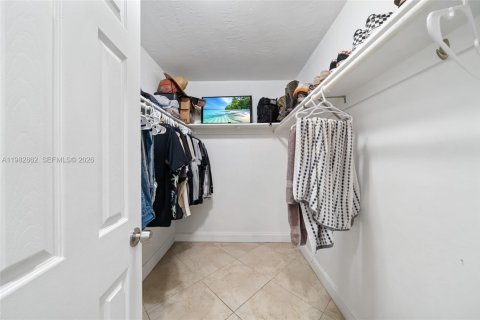 Купить виллу или дом в Пемброк-Пайнс, Флорида 4 спальни, 174.93м2, № 2049282 - фото 24