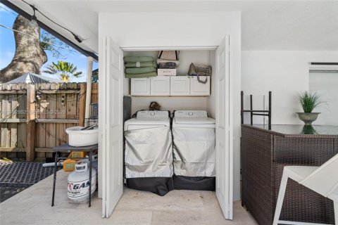 Купить виллу или дом в Пемброк-Пайнс, Флорида 4 спальни, 174.93м2, № 2049282 - фото 15