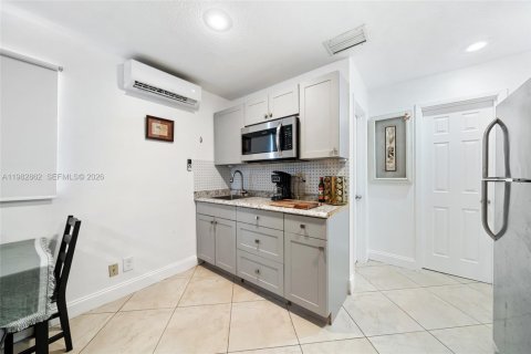 Купить виллу или дом в Пемброк-Пайнс, Флорида 4 спальни, 174.93м2, № 2049282 - фото 22