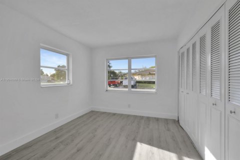 Villa ou maison à vendre à Tamarac, Floride: 2 chambres, 111.85 m2 № 1955979 - photo 8