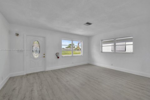 Villa ou maison à vendre à Tamarac, Floride: 2 chambres, 111.85 m2 № 1955979 - photo 7