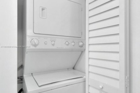 Villa ou maison à vendre à Tamarac, Floride: 2 chambres, 111.85 m2 № 1955979 - photo 4