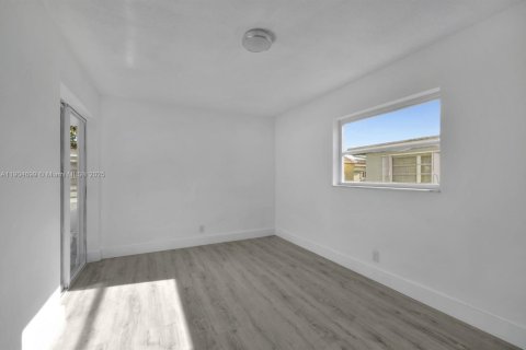 Villa ou maison à vendre à Tamarac, Floride: 2 chambres, 111.85 m2 № 1955979 - photo 9