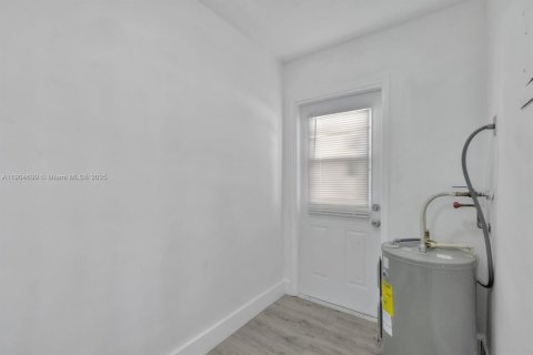 Villa ou maison à vendre à Tamarac, Floride: 2 chambres, 111.85 m2 № 1955979 - photo 11