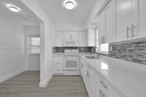 Villa ou maison à vendre à Tamarac, Floride: 2 chambres, 111.85 m2 № 1955979 - photo 2