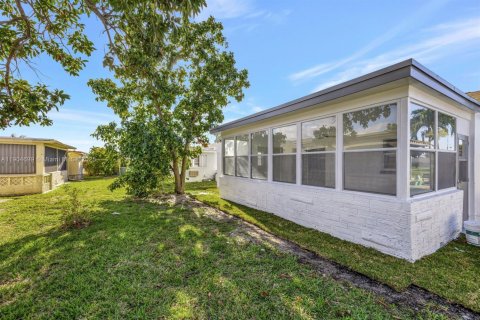 Villa ou maison à vendre à Tamarac, Floride: 2 chambres, 111.85 m2 № 1955979 - photo 13