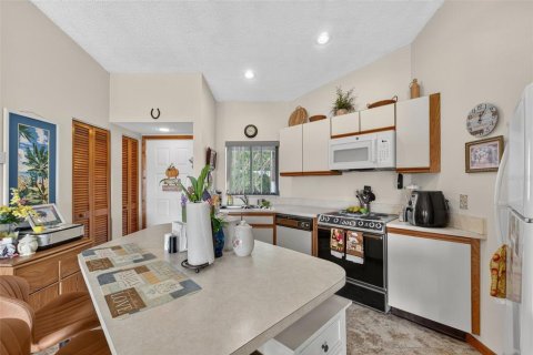 Condo in Sebring, Florida, 2 bedrooms № 1902161 - photo 10