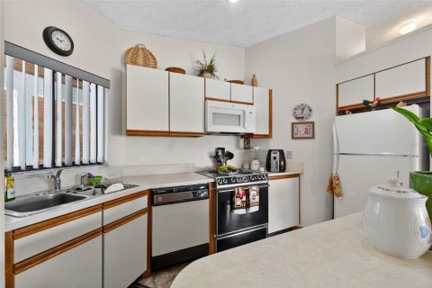 Condo in Sebring, Florida, 2 bedrooms № 1902161 - photo 8