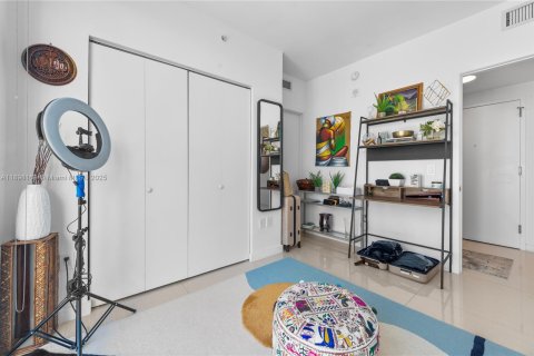 Купить кондоминиум в Майами, Флорида 2 спальни, 121.79м2, № 1971233 - фото 3