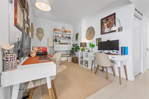 Купить кондоминиум в Майами, Флорида 2 спальни, 121.79м2, № 1971233 - фото 13