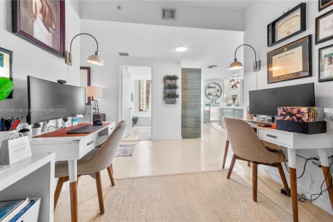 Купить кондоминиум в Майами, Флорида 2 спальни, 121.79м2, № 1971233 - фото 14