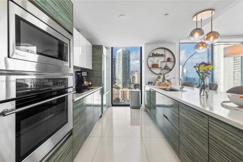 Купить кондоминиум в Майами, Флорида 2 спальни, 121.79м2, № 1971233 - фото 16