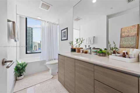 Купить кондоминиум в Майами, Флорида 2 спальни, 121.79м2, № 1971233 - фото 12